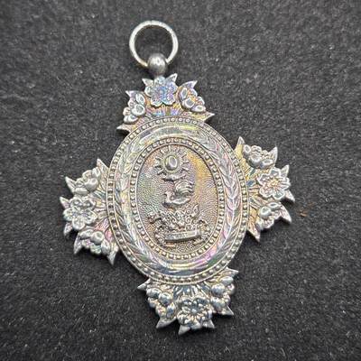 0元起拍勋章 第338期 咸鱼国勋章拍卖专场 3月15日（周日）下午6：00开始 - 低精度影剧版 宝冠勋章 非银制