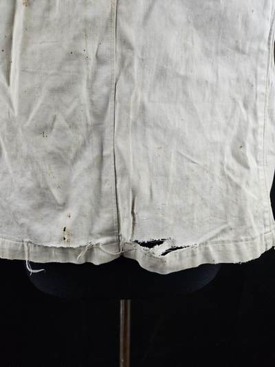 0元起拍勋章 第338期 咸鱼国勋章拍卖专场 3月15日（周日）下午6：00开始 明治时期 海军文官夏服上衣，兜被拆了，可自行缝上 领围42 肩宽42 胸围96 衣长65 袖长50