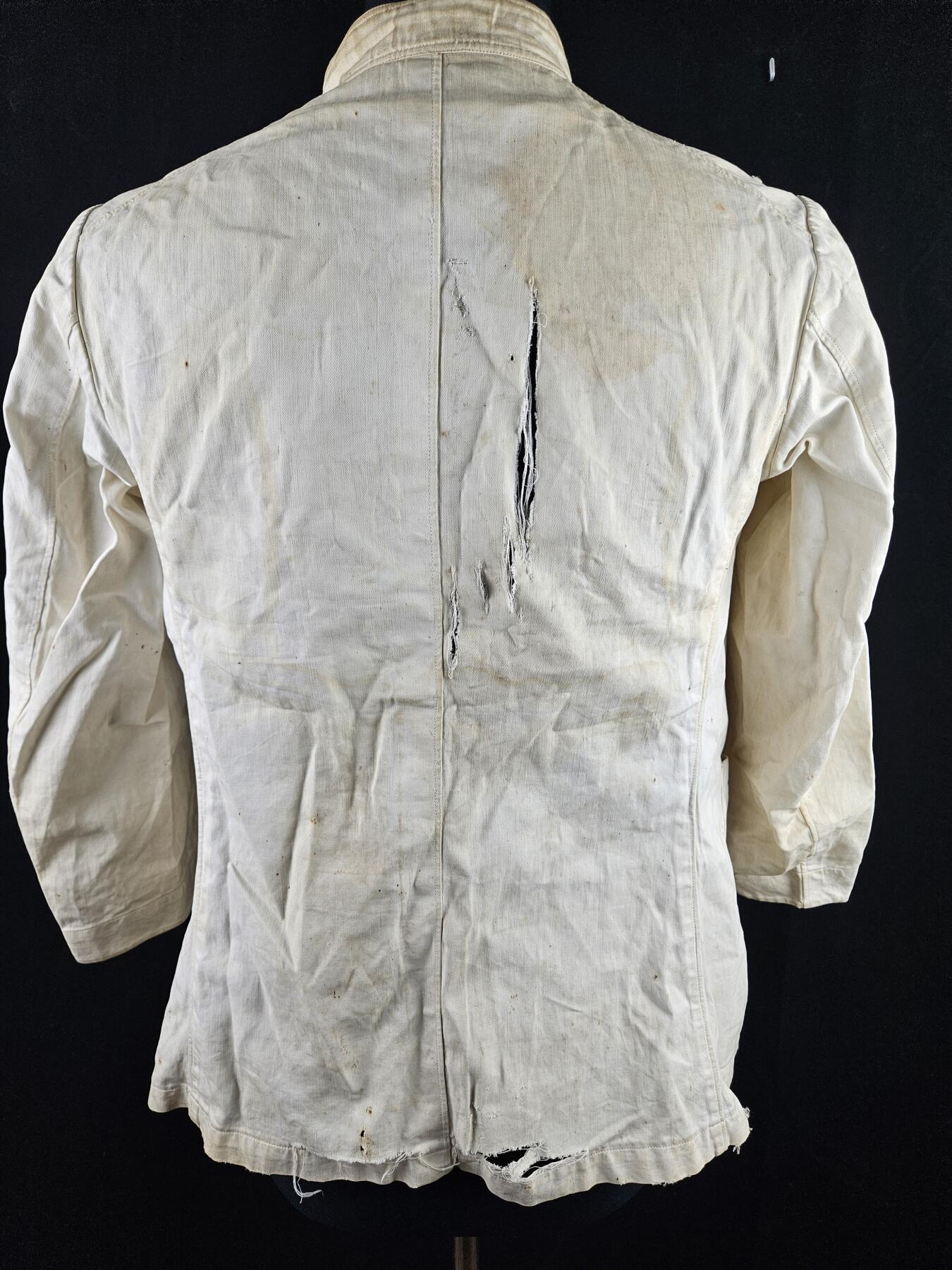 0元起拍勋章 第338期 咸鱼国勋章拍卖专场 3月15日（周日）下午6：00开始 明治时期 海军文官夏服上衣，兜被拆了，可自行缝上 领围42 肩宽42 胸围96 衣长65 袖长50