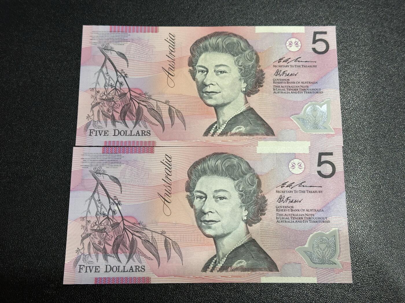 《外钞收藏家》第六百二十五期（精选场）（长期征集拍品、欢迎藏友们联系合作） 澳大利亚塑料钞95年5元  2张一起 全新UNC  AA95 JG95 首发冠及窄版
