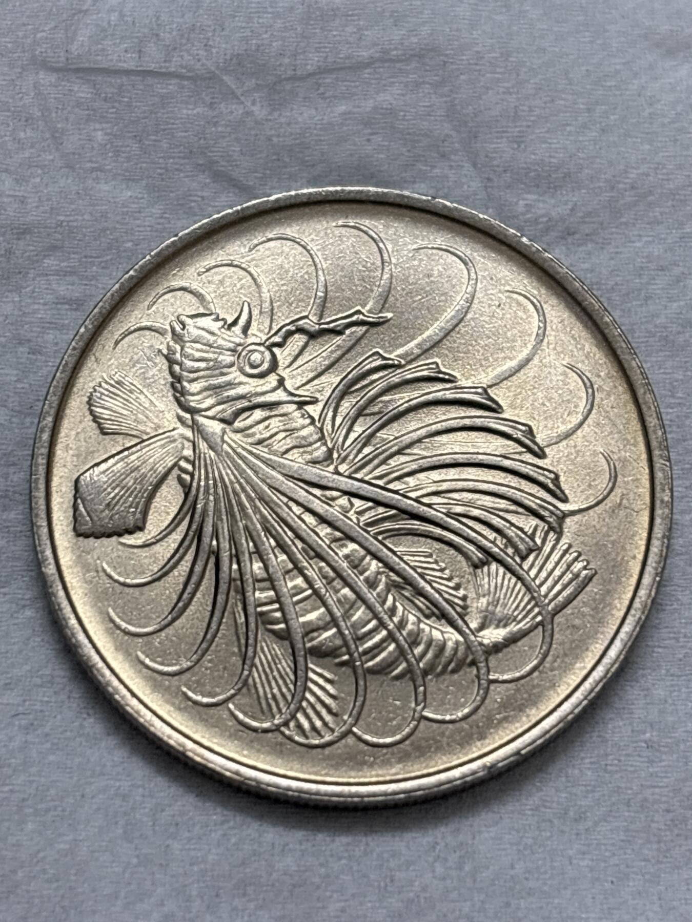 文馨钱币收藏第 296 场，长期接代拍业务 原光品相 1974 年新加坡 50 分狮子鱼