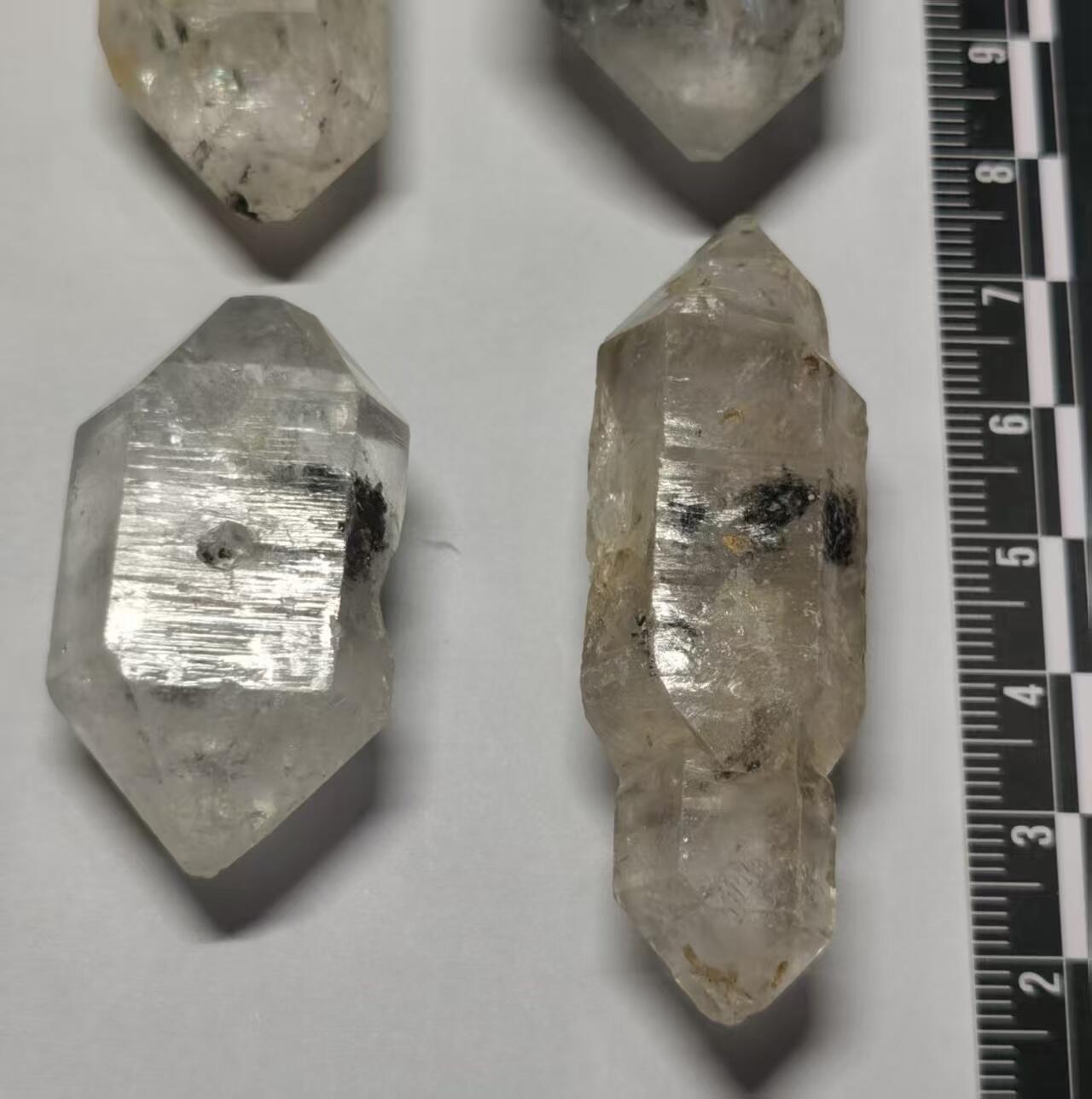 七河·藏家水晶矿标化石小拍（总第41期） 藏家出品X758（9）比较大块头的云贵闪灵水晶原石一组4件