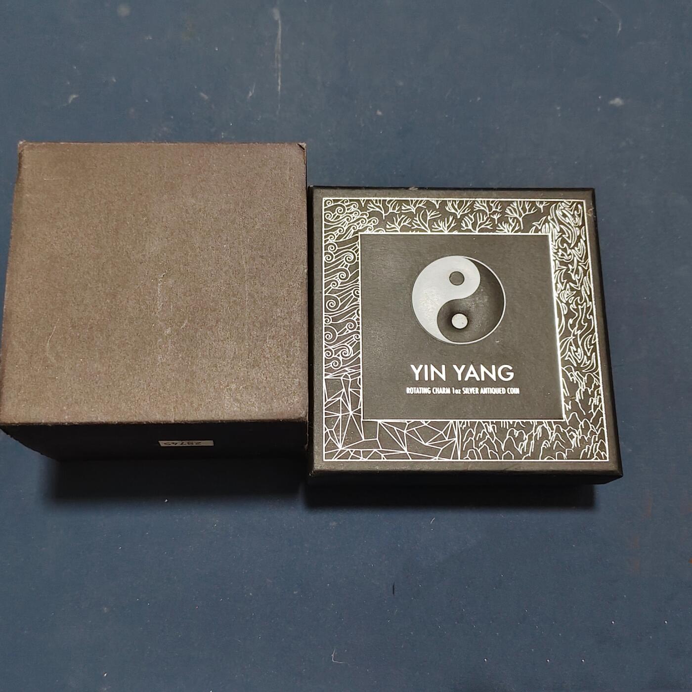 【全场包邮】纯粹捡漏拍511场 【收藏工具】世界各国钱币空盒带证书2盒