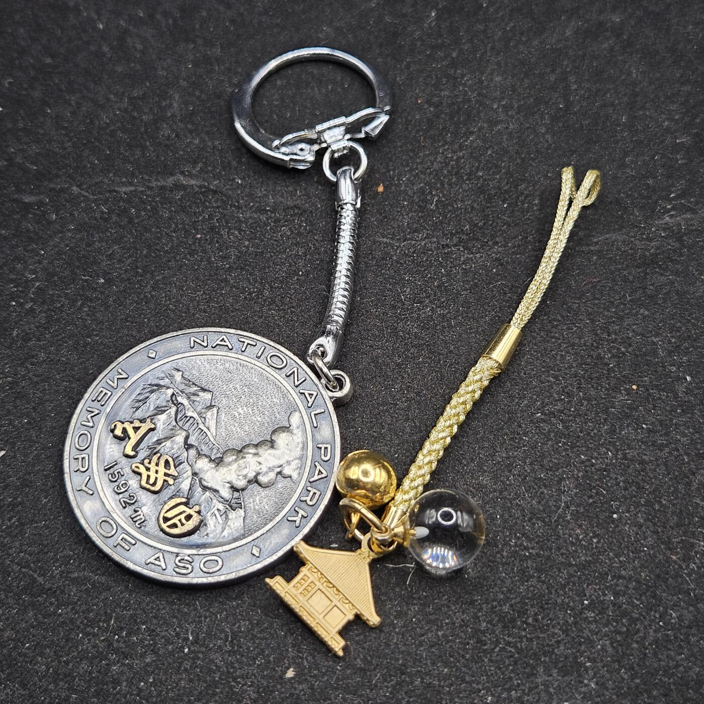 0元起拍勋章 第338期 咸鱼国勋章拍卖专场 3月15日（周日）下午6：00开始 日本钥匙链两个