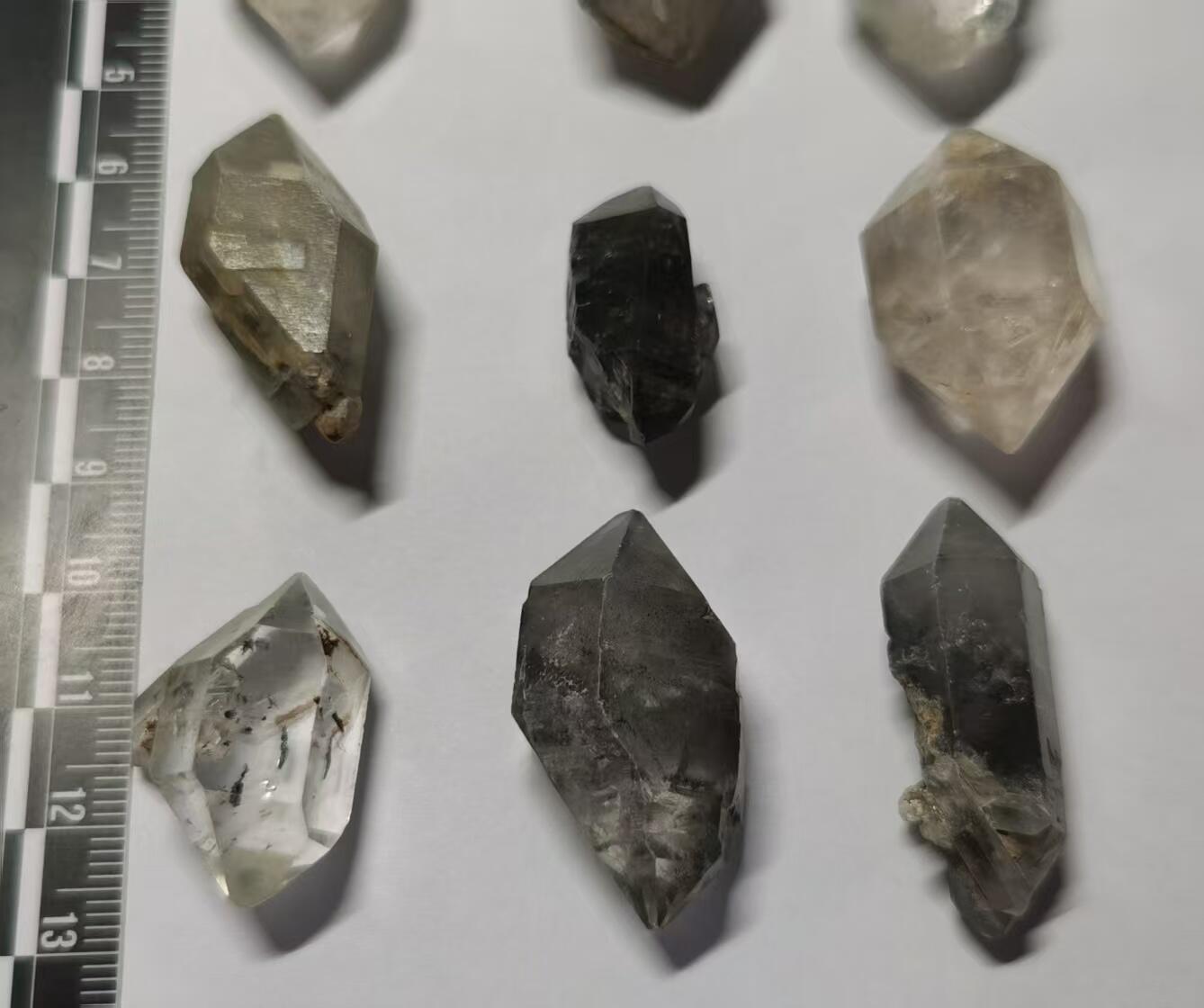 七河·藏家水晶矿标化石小拍（总第41期） 藏家出品X757（9）多品种云贵闪灵水晶原石一组9件 总重量共约80多克