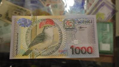 世界钱币～微拍第239期暨2026年第20期  部分尾货整理陆续低价起拍清仓 - 2000年苏里南1000 全新绝品无47尾号661