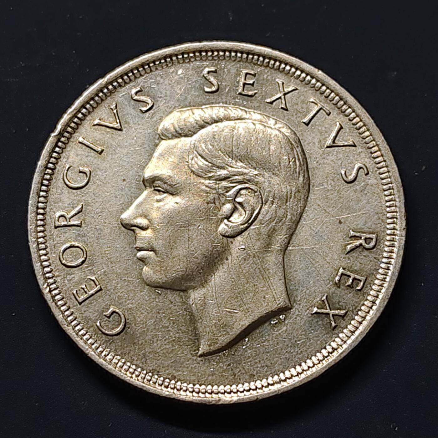 【全场包邮】纯粹捡漏拍511场 南非1952年5先令发现开普敦300周年克朗型纪念银币【38.61毫米28.28克50%】