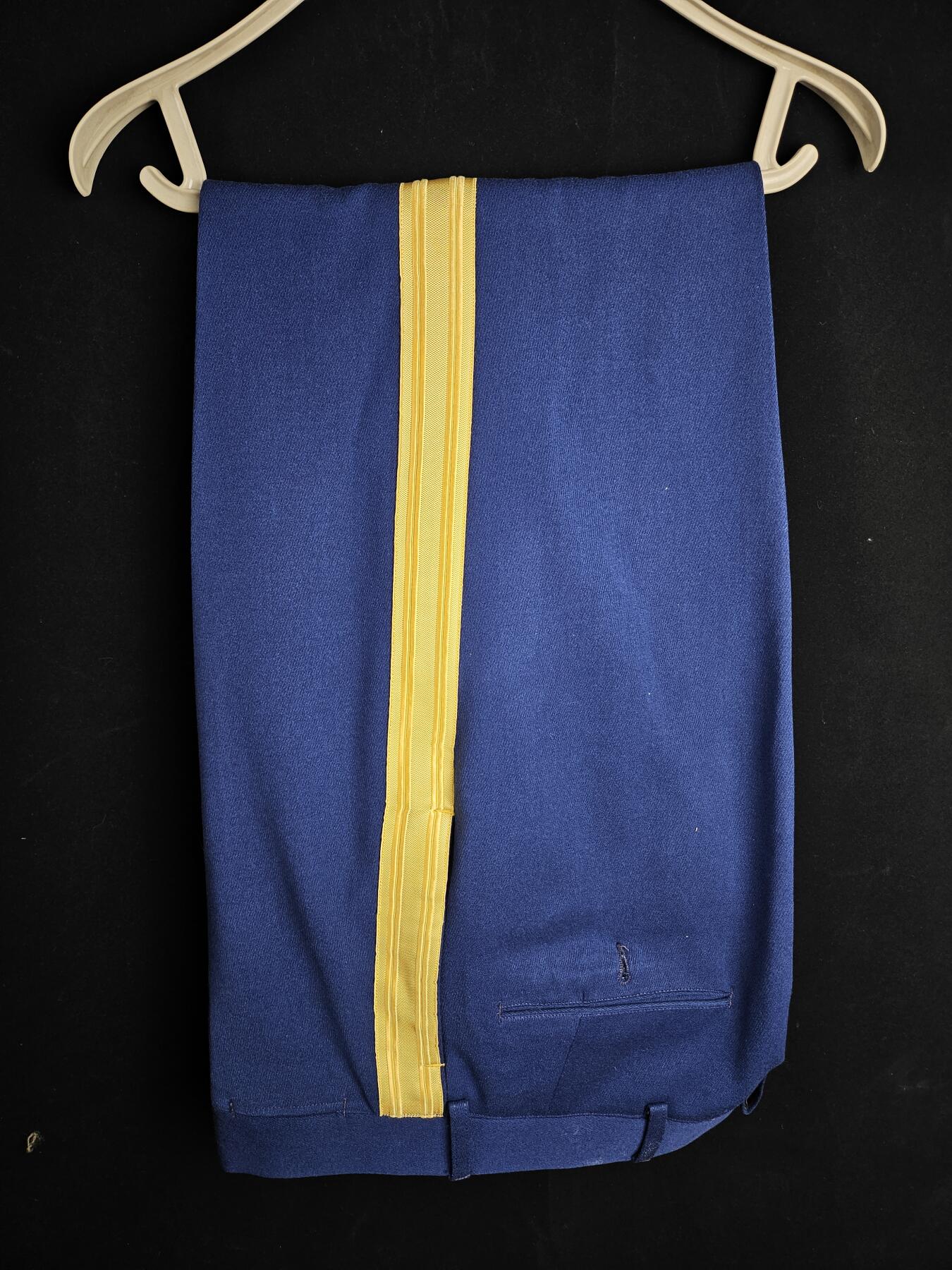 0元起拍勋章 第338期 咸鱼国勋章拍卖专场 3月15日（周日）下午6：00开始 美国陆军士官礼服一套 裤子马裤呢面料 胸围102 肩宽48 衣长76 袖长60 腰围83 裤长104