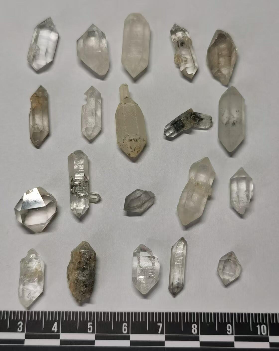 七河·藏家水晶矿标化石小拍（总第41期） 藏家出品 X753（3）小可爱型 云贵闪灵水晶原石矿标一组20件