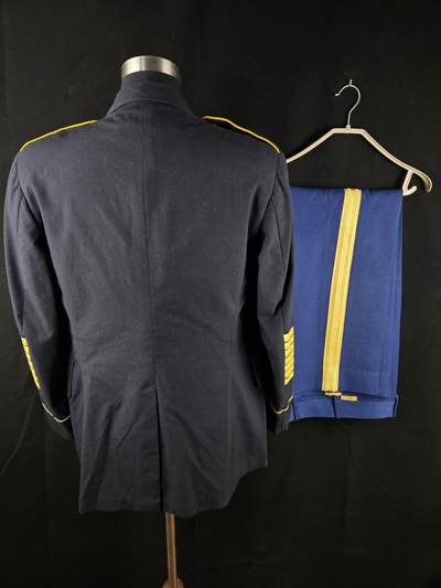 0元起拍勋章 第338期 咸鱼国勋章拍卖专场 3月15日（周日）下午6：00开始 美国陆军士官礼服一套 裤子马裤呢面料 胸围102 肩宽48 衣长76 袖长60 腰围83 裤长104