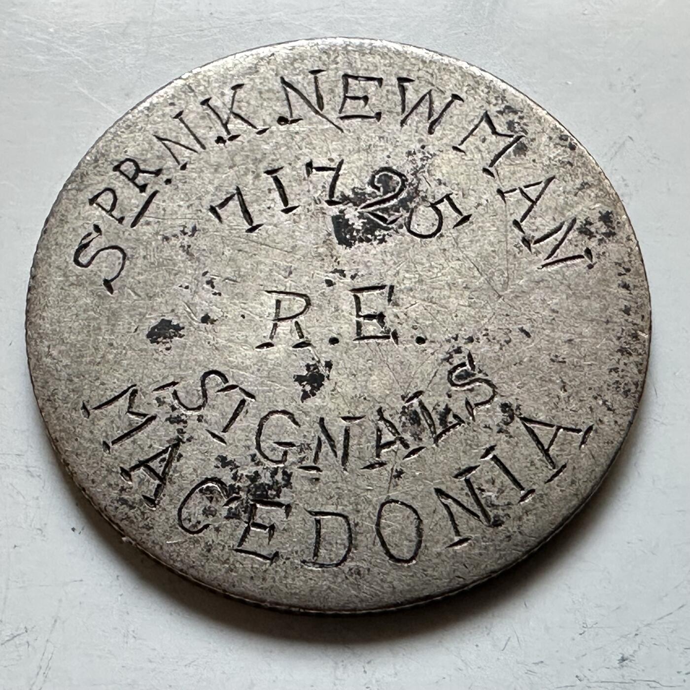 🌹外币初藏🌹🐯2026年第28场   每周二四六晚8️⃣点 接代拍 塞尔维亚 彼得一世 1第纳尔银币（一战英军刻字版）士兵手工刻字“S/P N.K. NEWMAN 71725 R.E. SIGNALS MACEDONIA”，为一战时期英军信号兵在马其顿战场的纪念刻字 83.5%银 实重4.7g 23mm