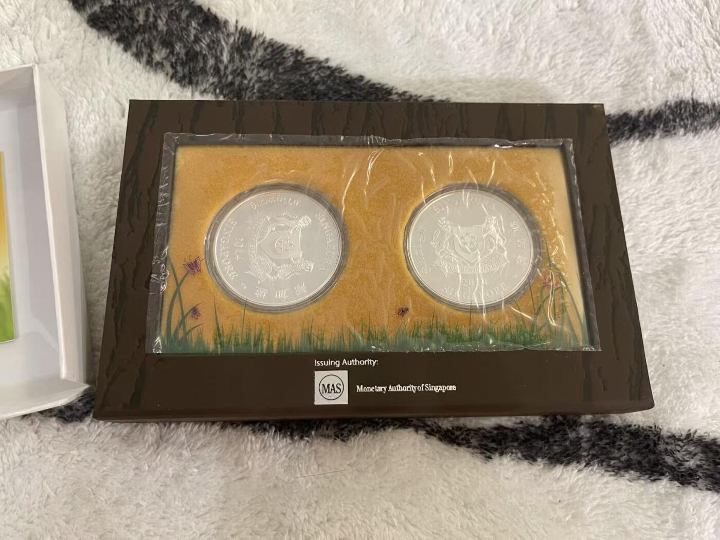 ❤️【币观天下】❤️ 第344期钱币秒杀拍卖场- 2026.3.6周五晚上6点半场 长期征集拍品  新加坡2014年胡姬花精制银币2合1套装 官方原包装 发行量只有3000套 无白盒子盖子
