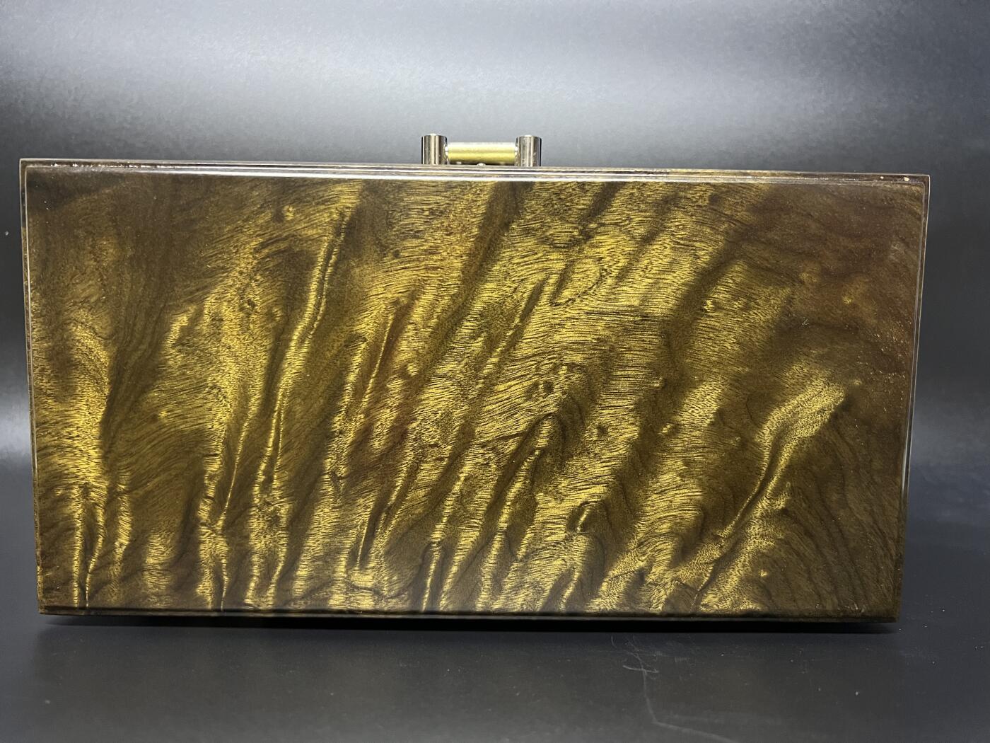 零元拍：金丝楠阴沉木满水波满纹满金丝首饰箱，尺寸：228/117/77MM，送礼盒箱。