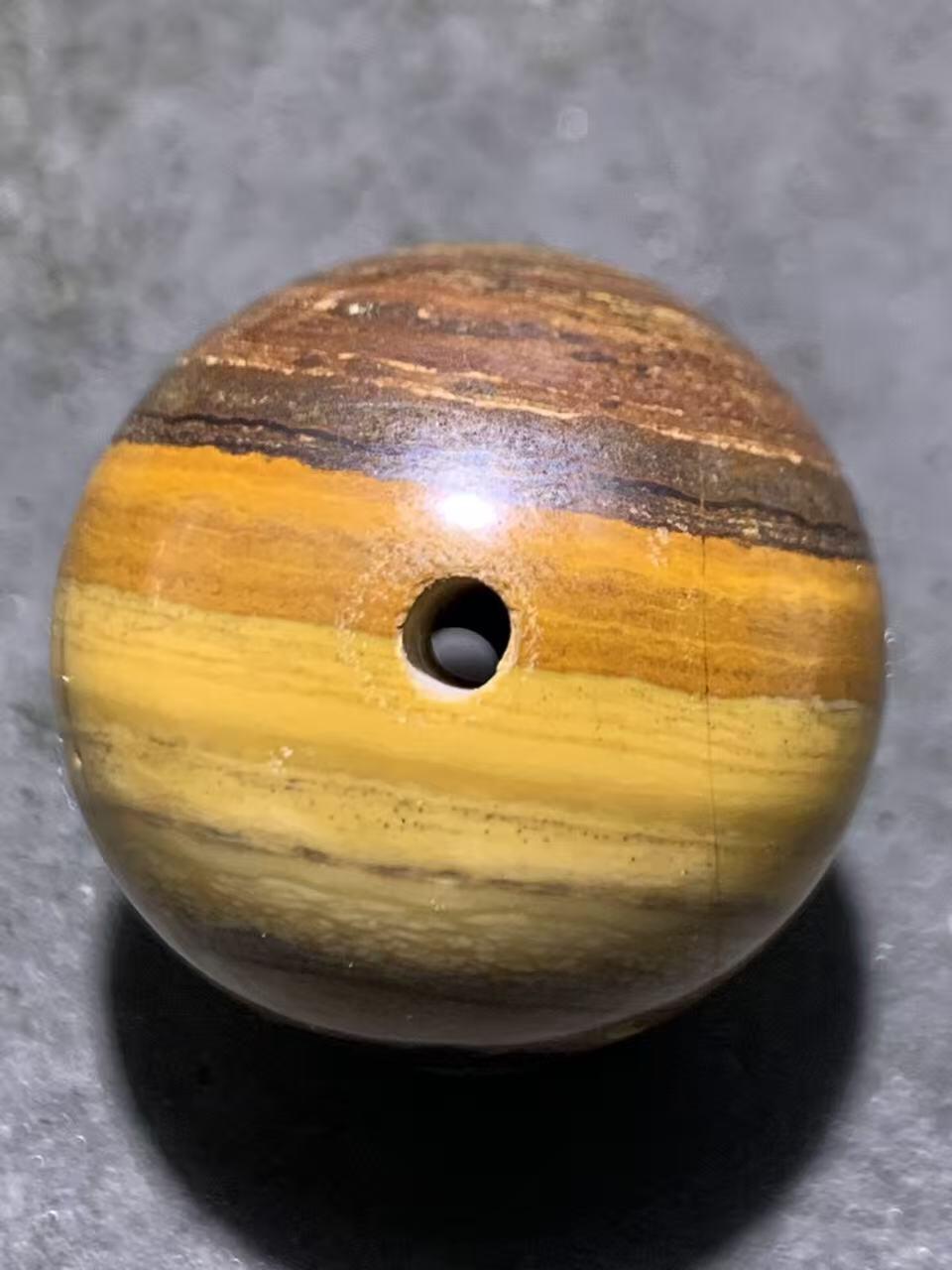 天然精美眼睛石2.4大圆珠一颗，