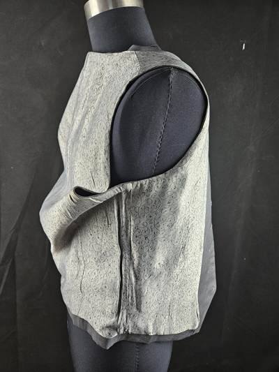 0元起拍勋章 第338期 咸鱼国勋章拍卖专场 3月15日（周日）下午6：00开始 中古马甲 胸围96 衣长62