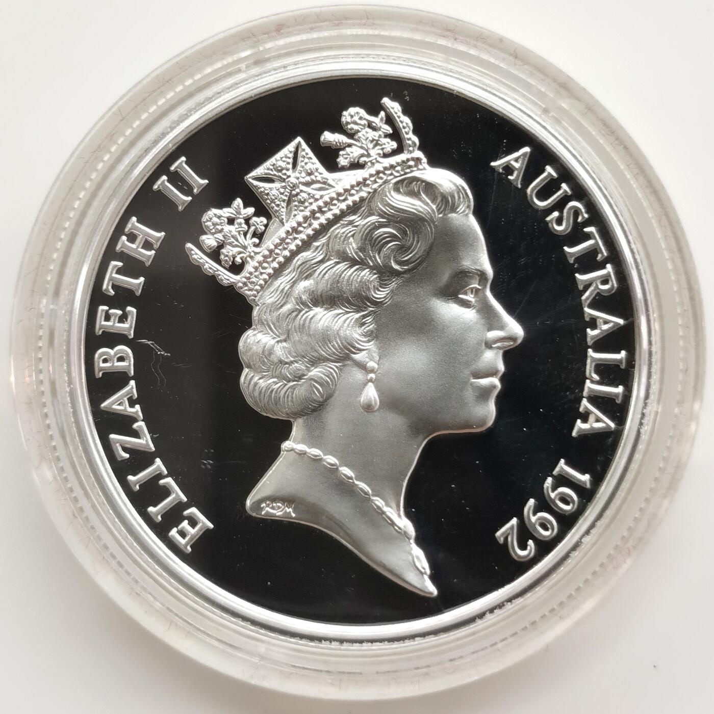 博洋堂世界钱币拍卖第164期（全场包邮） 澳大利亚1992年伊丽莎白二世40周年执政安妮公主25元精制银币UNC，直径38.9mm，重33.63克，925银，发行量23633枚。PROOF精制币，币面清爽干净又舒适，转光强烈细节优秀，状态极佳。