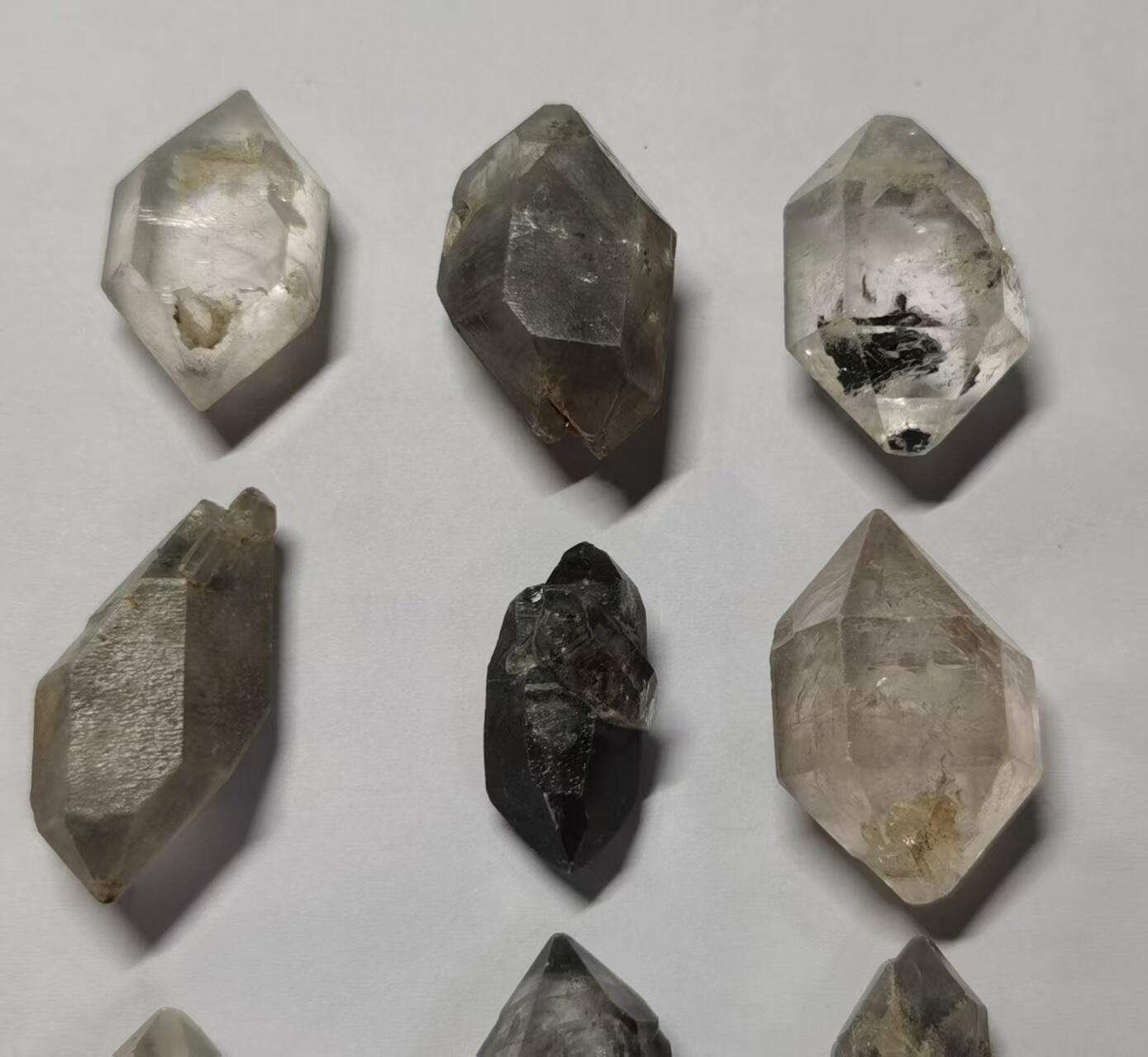 七河·藏家水晶矿标化石小拍（总第41期） 藏家出品X757（9）多品种云贵闪灵水晶原石一组9件 总重量共约80多克