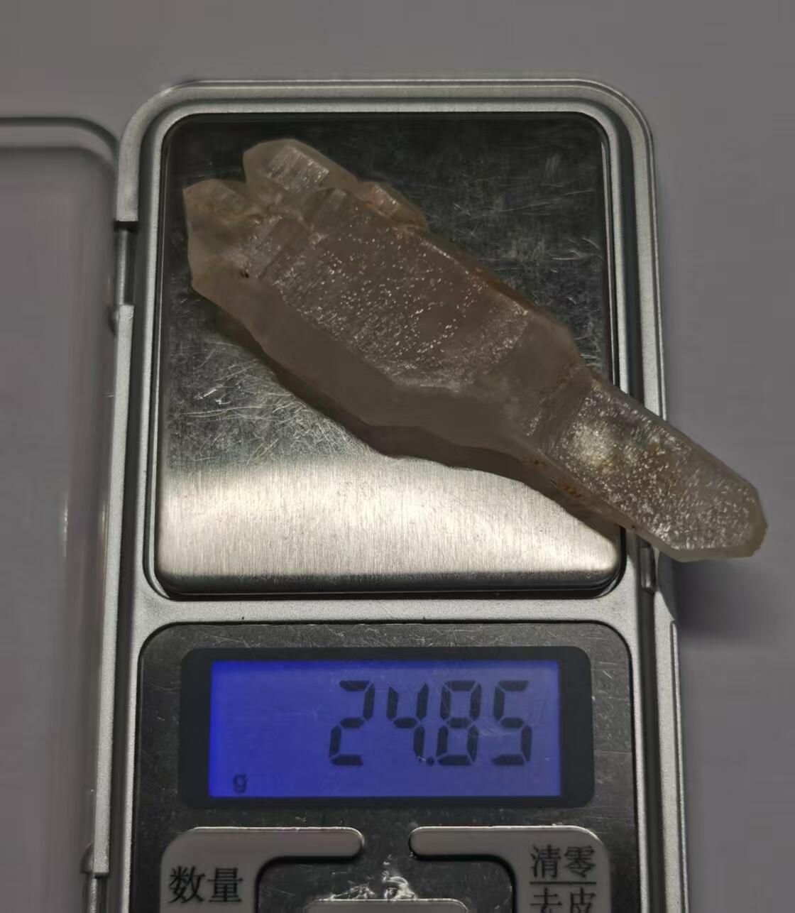 七河·藏家水晶矿标化石小拍（总第41期） 藏家出品X694 云贵闪灵水晶 造型品种 爪子形状手握 20多克