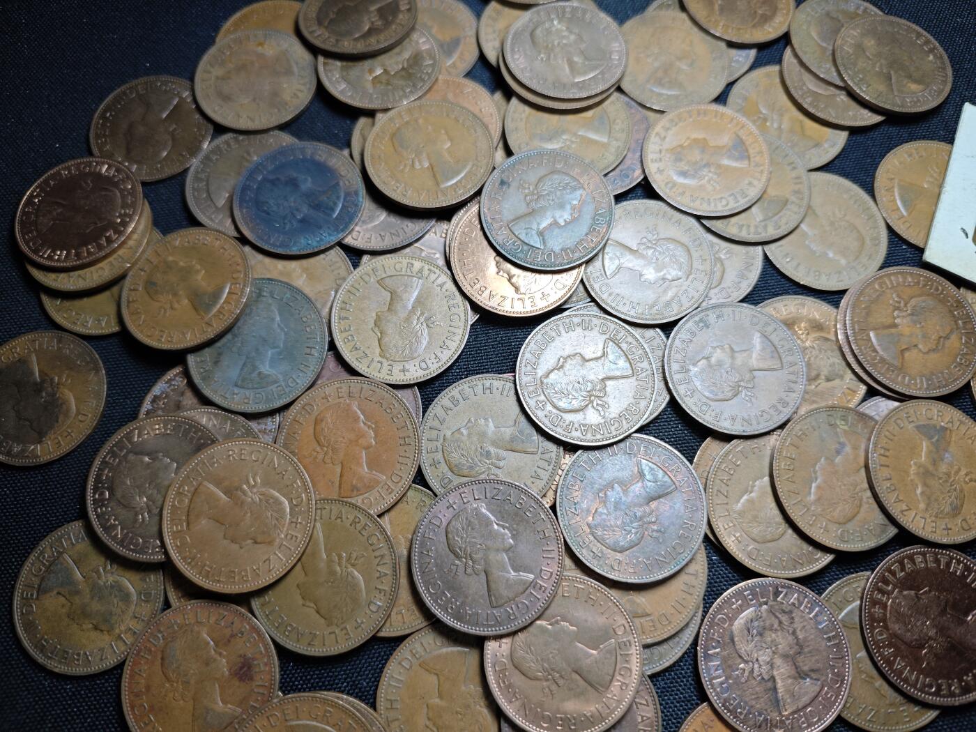 KK钱币收藏小铺   套币 批量/好品散币专场 2月预留时间 周末发货  英国1便士铜币 女王一组92枚