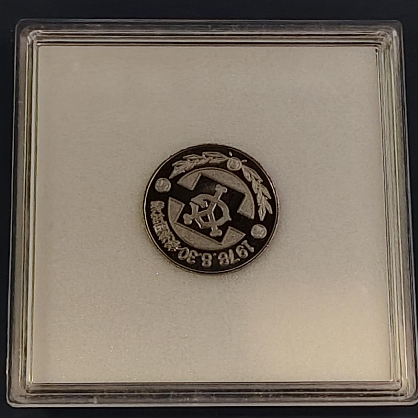 【全场包邮】纯粹捡漏拍511场 【纪念章】日本各类原装盒装纪念章8枚一组