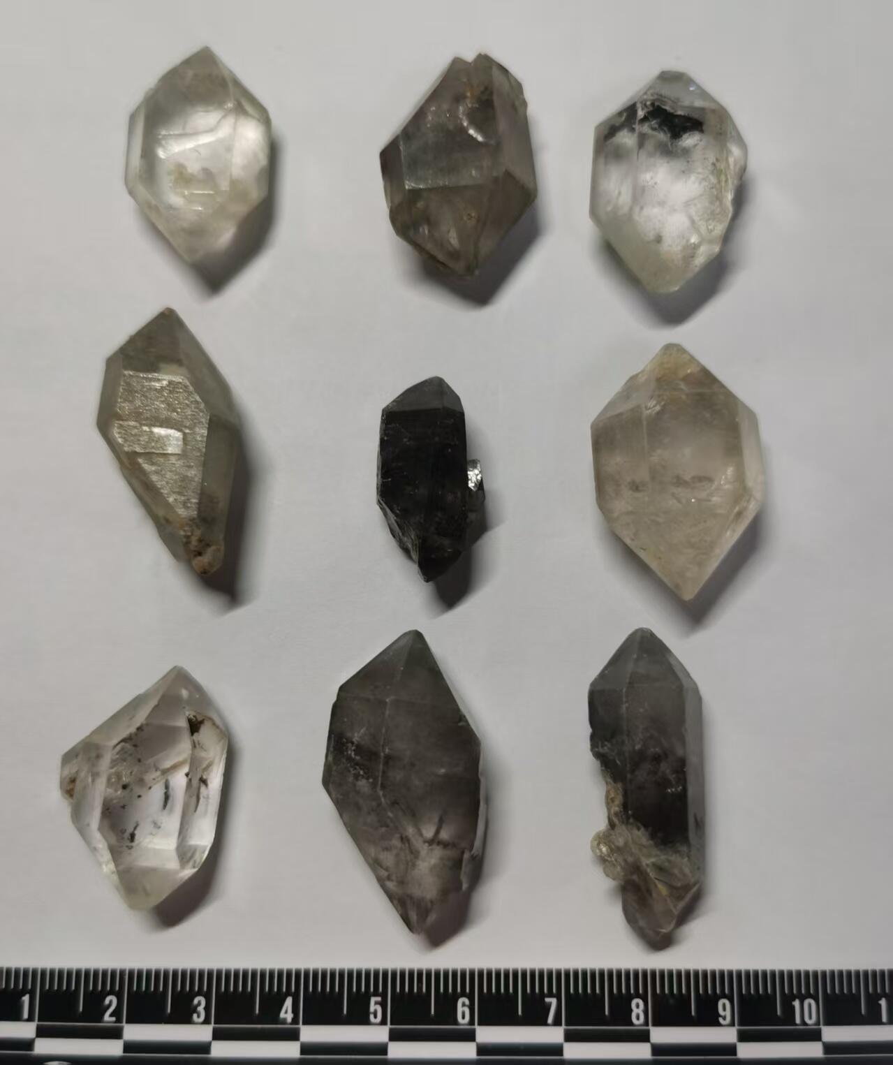 七河·藏家水晶矿标化石小拍（总第41期） 藏家出品X757（9）多品种云贵闪灵水晶原石一组9件 总重量共约80多克