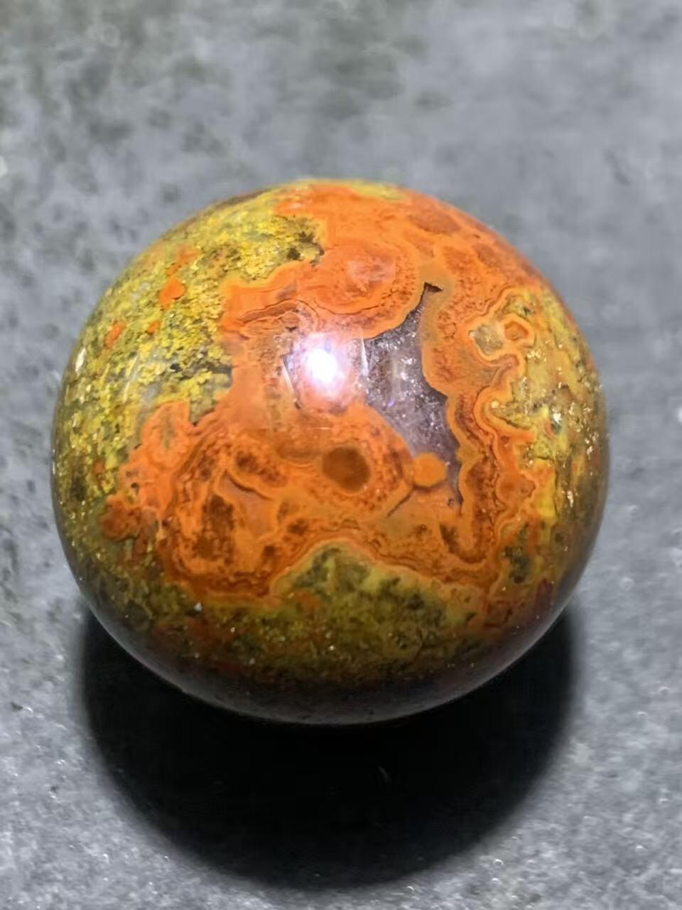 精美原皮冰飘草花纹战国红玛瑙圆珠一颗！