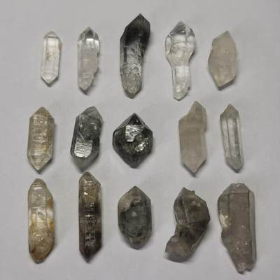 七河·藏家水晶矿标化石小拍（总第41期） - 藏家出品 X755（6） 多品种云贵闪灵水晶原石一组15件 50多克