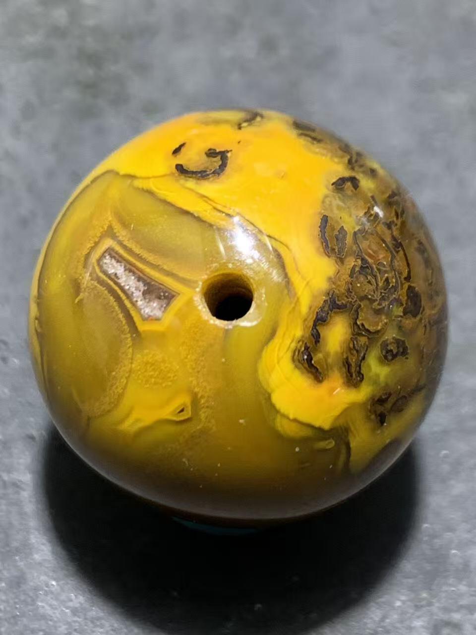 精美高玉化冻料冰飘草花纹战国红玛瑙圆珠一个！