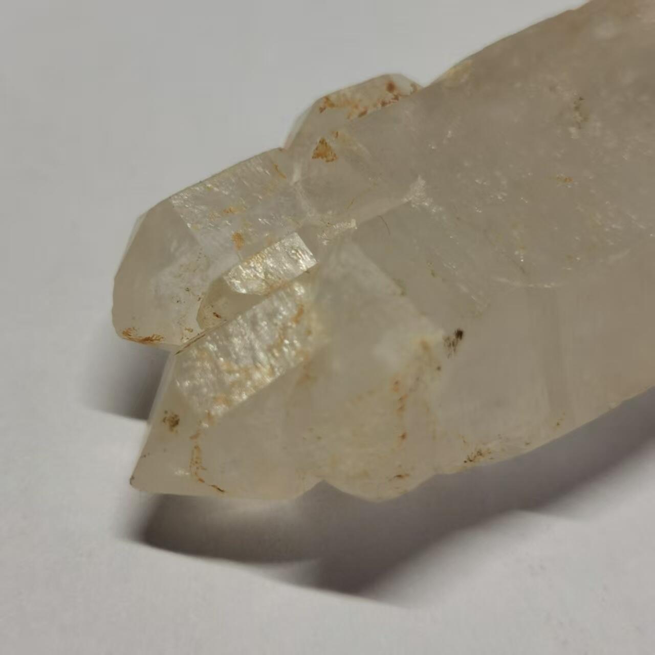 七河·藏家水晶矿标化石小拍（总第41期） 藏家出品X694 云贵闪灵水晶 造型品种 爪子形状手握 20多克