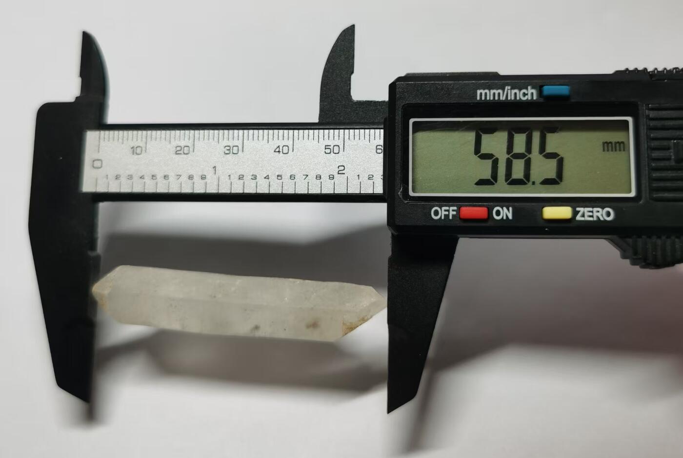 七河·藏家水晶矿标化石小拍（总第41期） 藏家出品 X712（2）云贵闪灵水晶原石 周正双尖长条 带老皮 十几克 