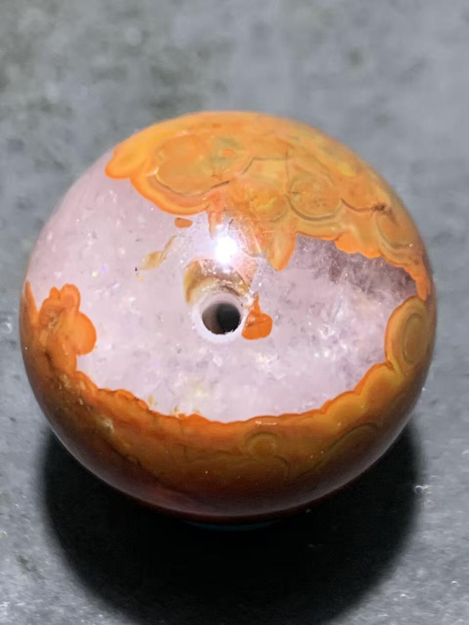 精美草花纹冰飘战国红玛瑙圆珠一颗！