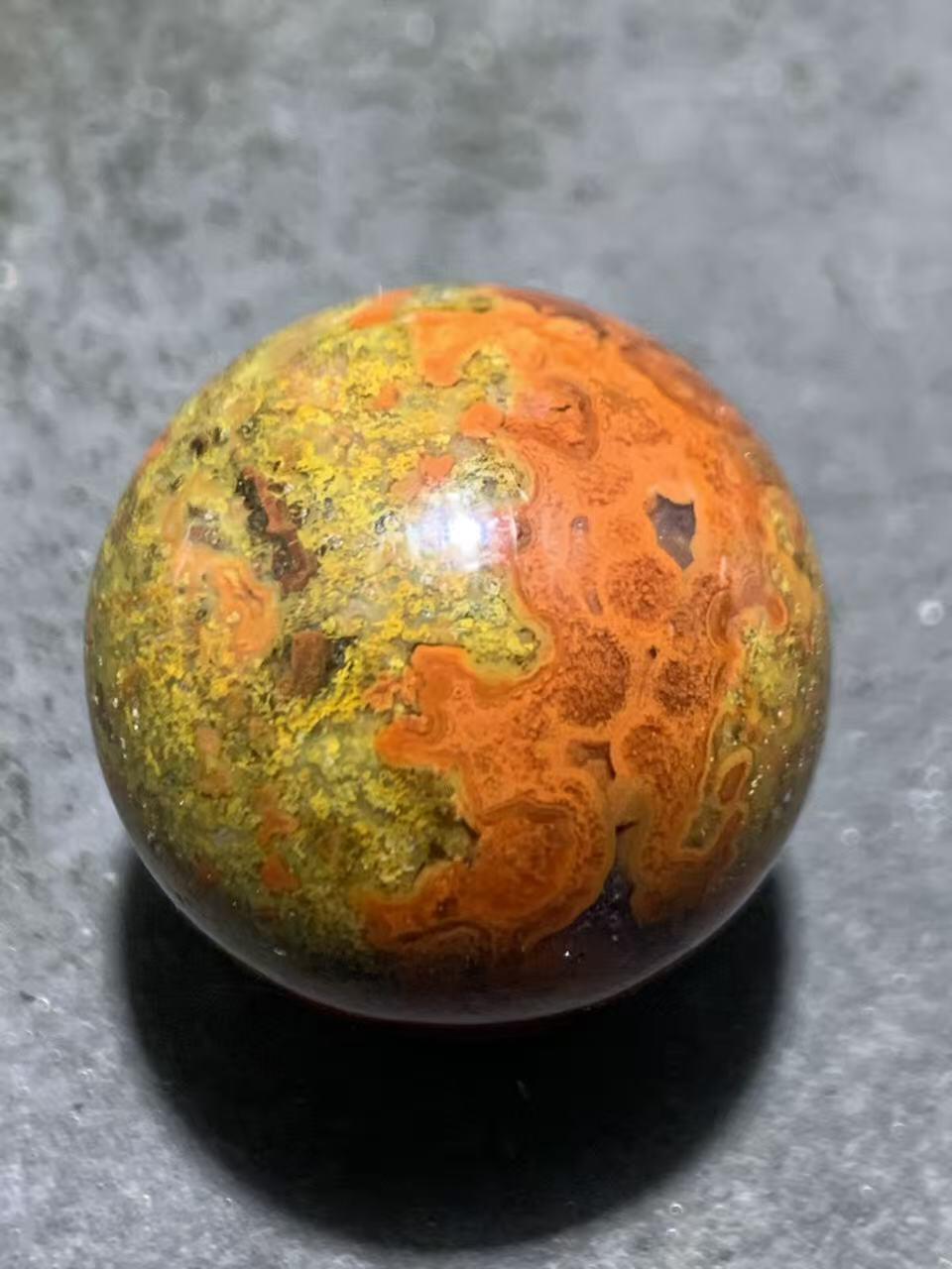 精美原皮冰飘草花纹战国红玛瑙圆珠一颗！