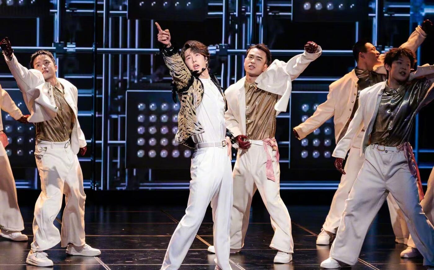 零元拍：2026总台马年春晚《闪耀动起来》新老舞王郭富城，王一博联袂双签中央广播电视总台✖️CMG看点✖️总台文创联合出品CMG“五福临门”！