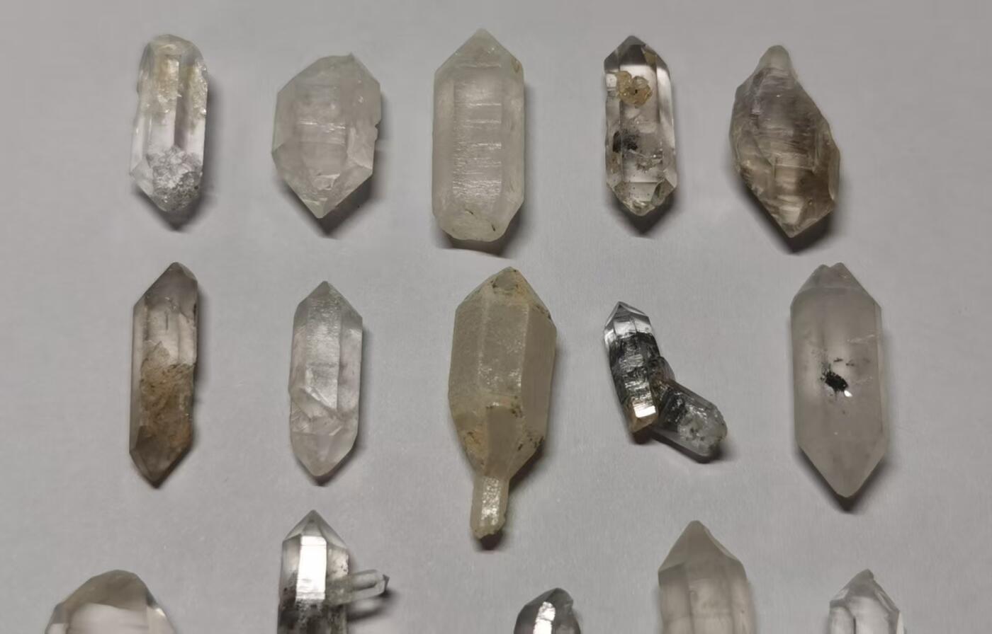 七河·藏家水晶矿标化石小拍（总第41期） 藏家出品 X753（3）小可爱型 云贵闪灵水晶原石矿标一组20件