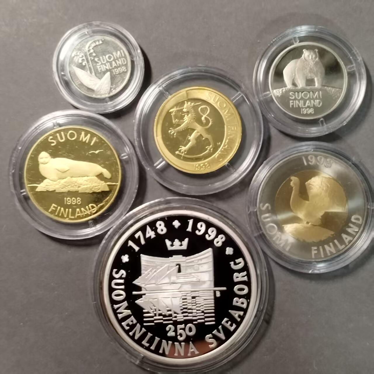 长老汇马年精选第八场拍卖 芬兰1998年精制套币，盒证齐全 带一枚27克大银币 非常少见，量2000