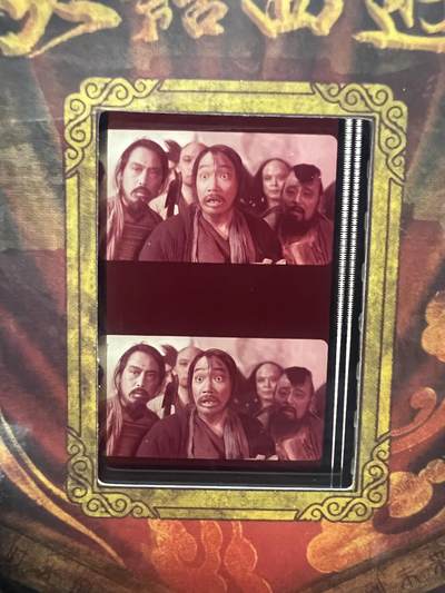 零元拍：2025 卡星时代 大话西游 30周年纪念收藏卡 胶光掠影卡 大窗 胶片实物 真实原始电影放映胶片裁剪两帧 非复刻版！经典剧照选图 每一张都是独一无二的存在！ 周星驰 朱茵 莫文蔚 蔡少芬 吴孟达 刘镇伟 等～ - 零元拍：2025 卡星时代 大话西游 30周年纪念收藏卡 胶光掠影卡 大窗 胶片实物 真实原始电影放映胶片裁剪两帧 非复刻版！经典剧照选图 每一张都是独一无二的存在！ 周星驰 朱茵 莫文蔚 蔡少芬 吴孟达 刘镇伟 等～