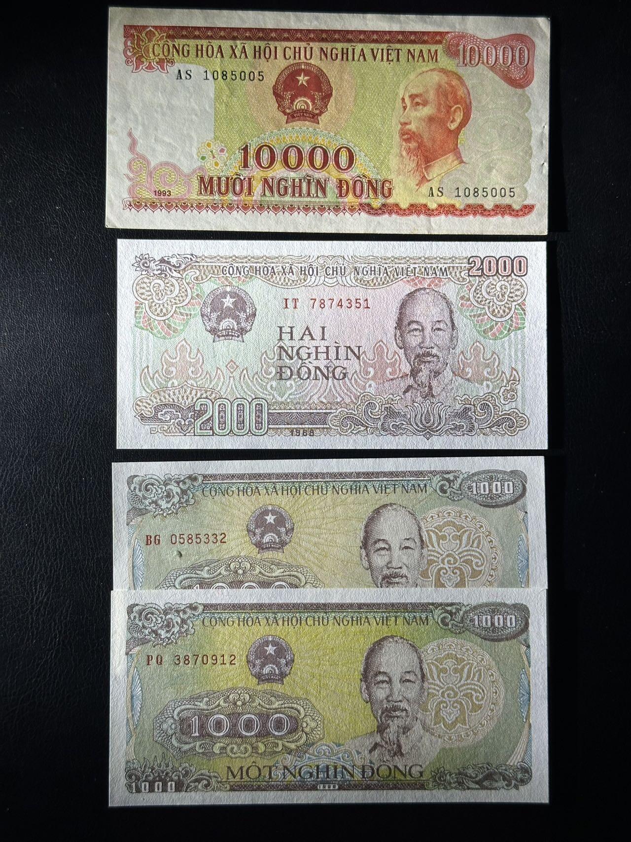 丙午马年三月第二场 精品更新 越南10000盾1993年一万盾，无47A冠！其他版本不确定，貌似两张1000颜色不一样。（不设起拍放漏）