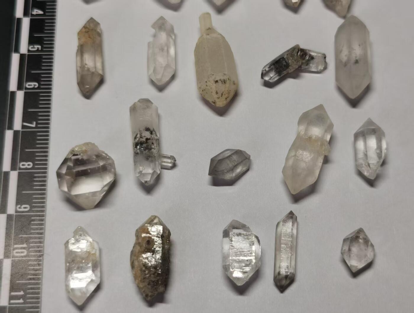 七河·藏家水晶矿标化石小拍（总第41期） 藏家出品 X753（3）小可爱型 云贵闪灵水晶原石矿标一组20件