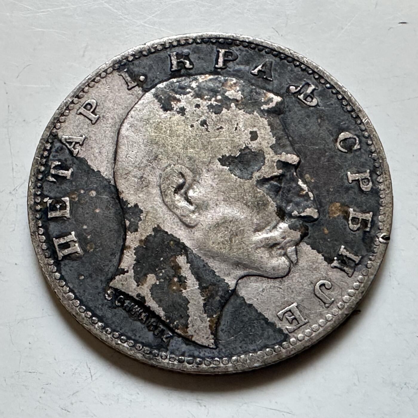 🌹外币初藏🌹🐯2026年第28场   每周二四六晚8️⃣点 接代拍 塞尔维亚 彼得一世 1第纳尔银币（一战英军刻字版）士兵手工刻字“S/P N.K. NEWMAN 71725 R.E. SIGNALS MACEDONIA”，为一战时期英军信号兵在马其顿战场的纪念刻字 83.5%银 实重4.7g 23mm