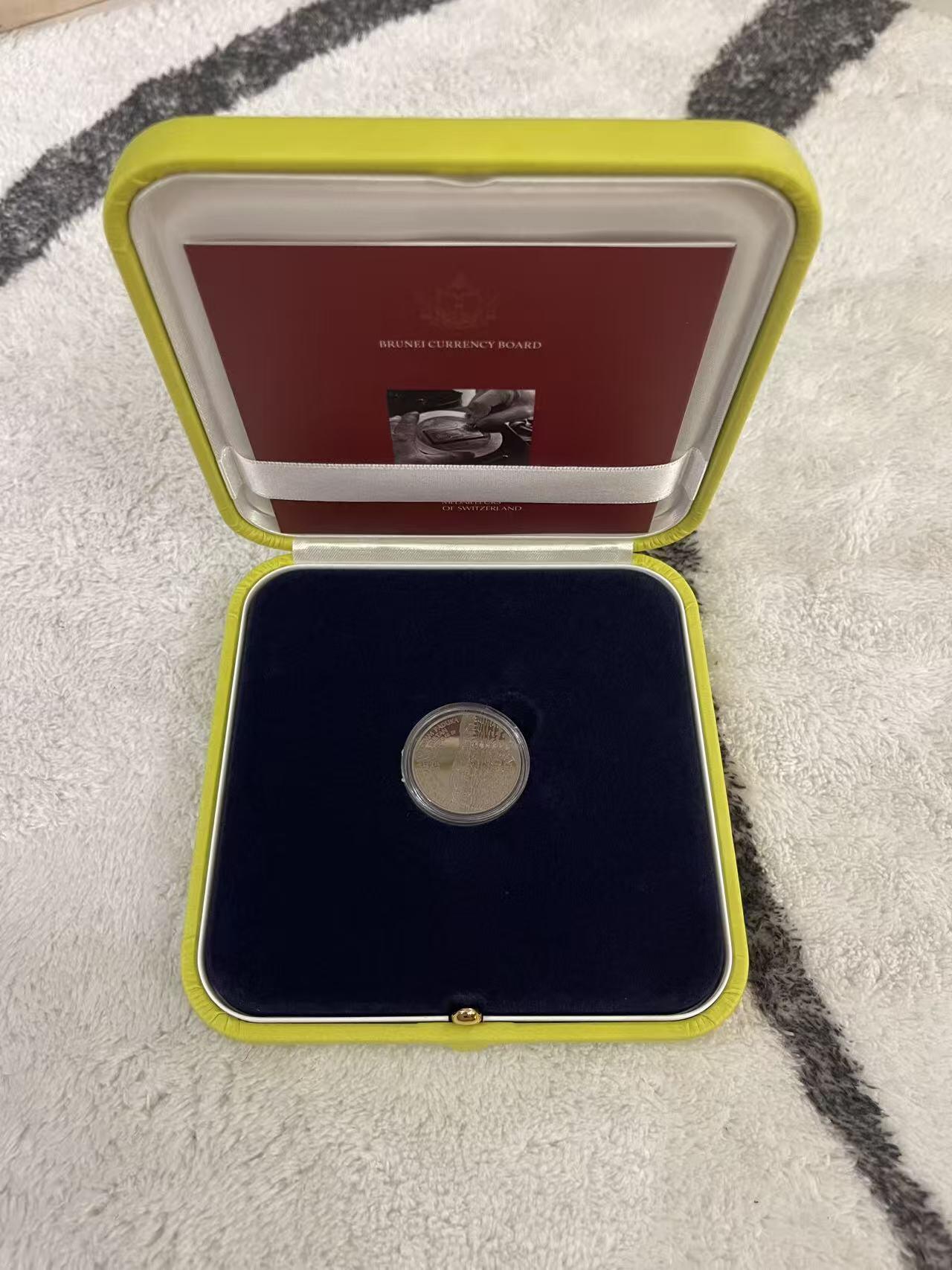 ❤️【币观天下】❤️ 第344期钱币秒杀拍卖场- 2026.3.6周五晚上6点半场 长期征集拍品  文莱独立50周年纪念官方精制纪念币 面值50仙 皇室礼品盒包装