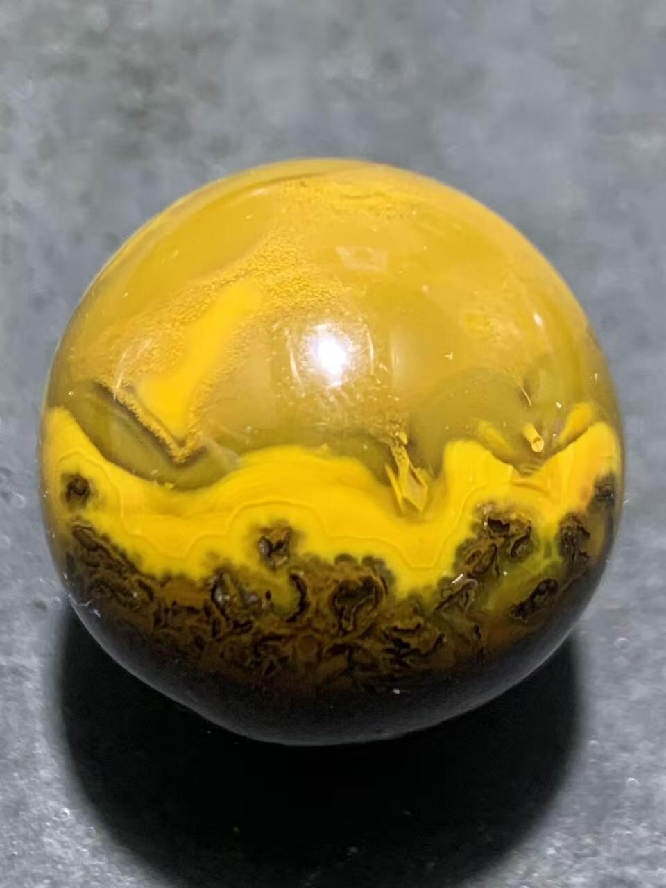 精美高玉化冻料冰飘草花纹战国红玛瑙圆珠一个！