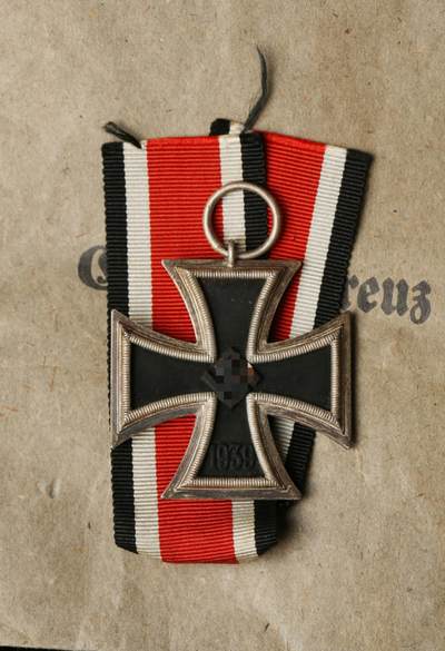 戎马世界章牌大赏第112期 德专场 - 65厂 二级铁十字勋章 带原纸袋