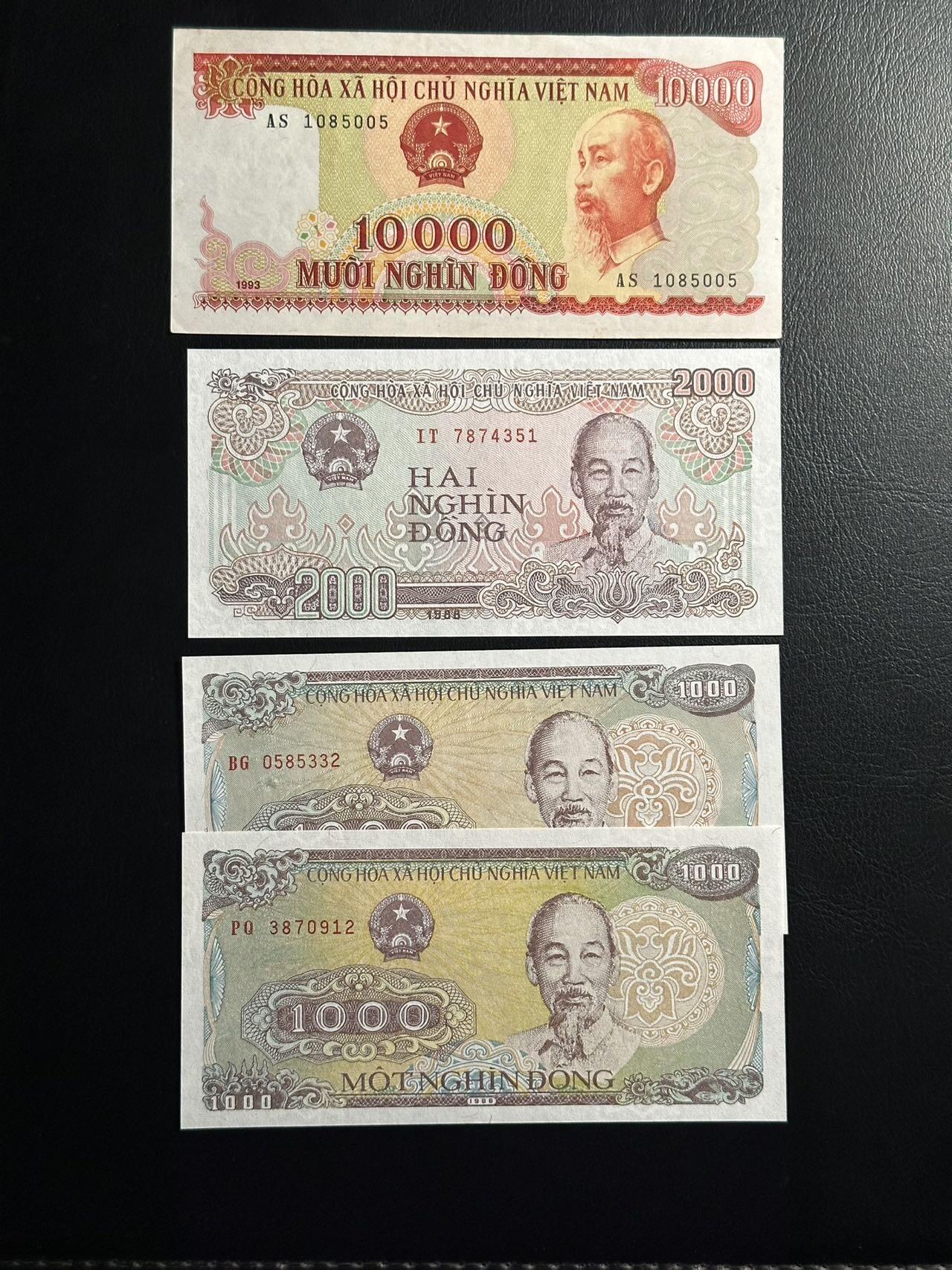 丙午马年三月第二场 精品更新 越南10000盾1993年一万盾，无47A冠！其他版本不确定，貌似两张1000颜色不一样。（不设起拍放漏）
