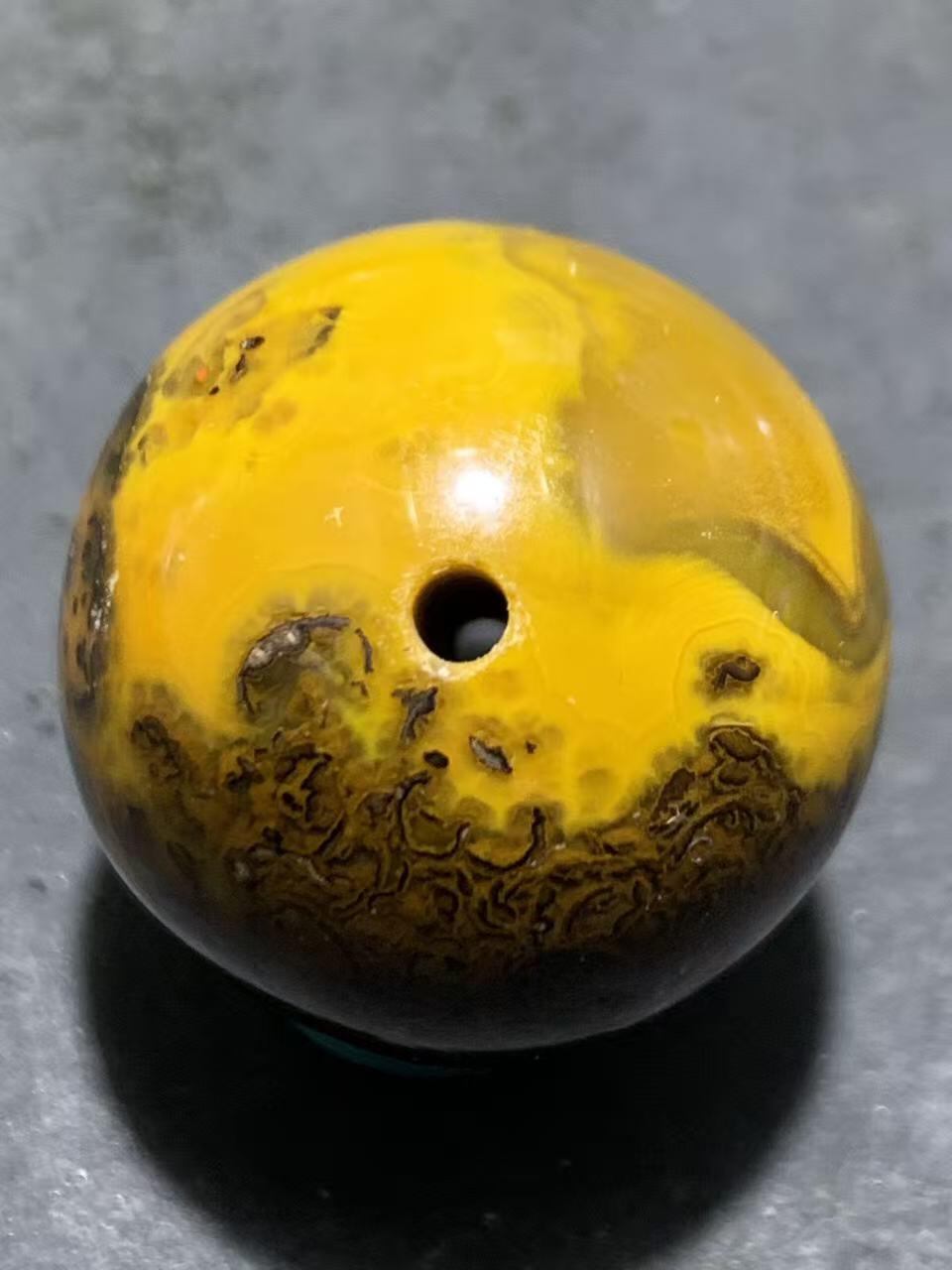 精美高玉化冻料冰飘草花纹战国红玛瑙圆珠一个！