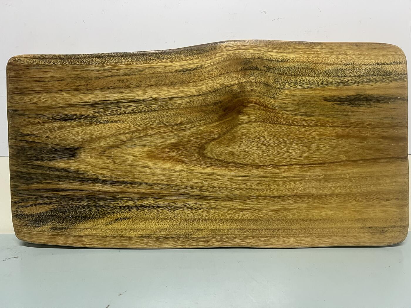 零元拍：金丝楠双层茶盘 金光闪闪。尺寸约：54/28/3.5CM。  