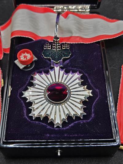 0元起拍勋章 第338期 咸鱼国勋章拍卖专场 3月15日（周日）下午6：00开始 - 日本三等旭日章 银制带盒略