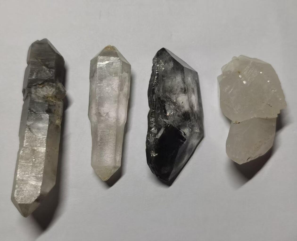 七河·藏家水晶矿标化石小拍（总第41期） 藏家出品 X728（7）小手握大小的云贵闪灵水晶原石一组4件