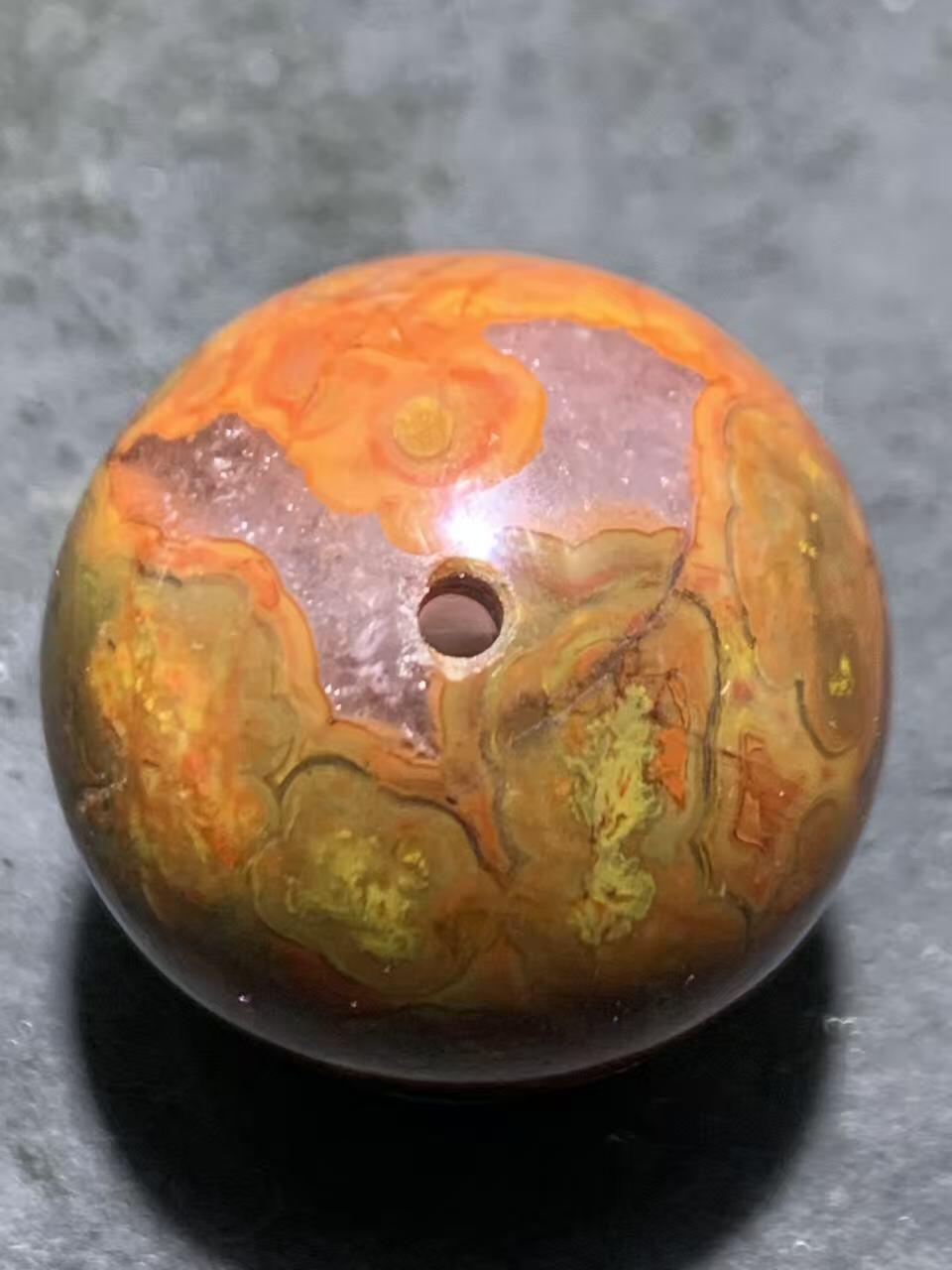 精美草花纹冰飘战国红玛瑙圆珠一颗！