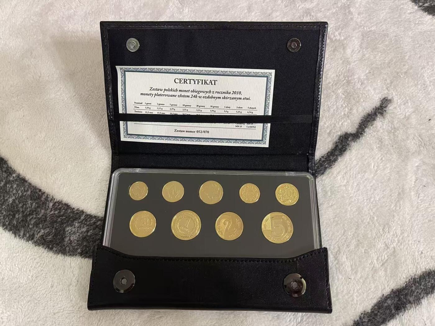 ❤️【币观天下】❤️ 第344期钱币秒杀拍卖场- 2026.3.6周五晚上6点半场 长期征集拍品  波兰2010年央行24k全镀金限量精制套币 发行量只有70套 编号52/70