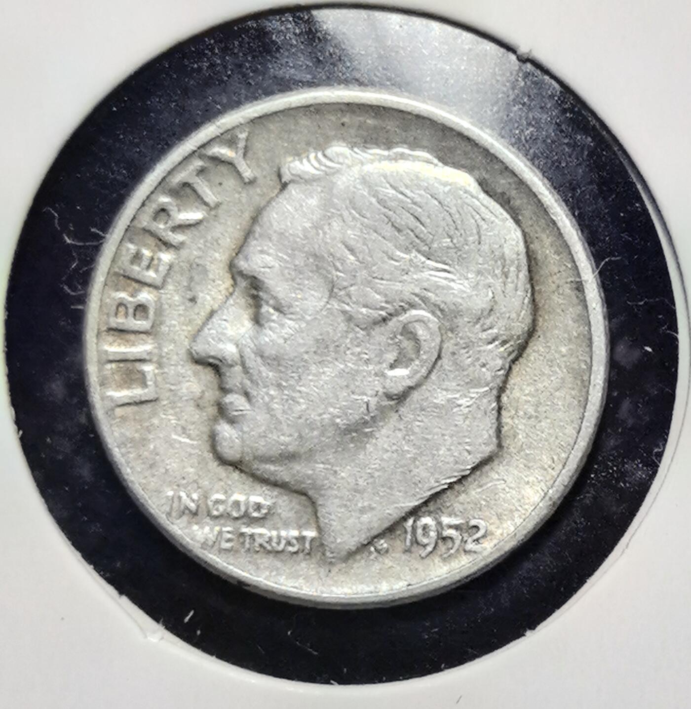 外国优质老铜币银币苏联纪念章，每周六晚九点倒数截拍，满百包邮可寄存，持续收拍 美国1952年罗斯福10美分银币，1946 年起发行以纪念富兰克林・罗斯福总统，他曾创立 “小儿麻痹症全国基金会”。，正面为罗斯福头像，背面是火炬、橄榄枝与橡树枝，流通于战后繁荣与冷战初期。